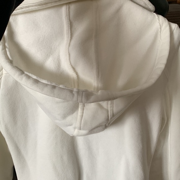 Juniors sizing white coat. - Picture 3 of 3